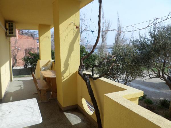 Apartment Dinjiska 9386a, Book Lejlighed Kvarner hoteller med parkering, Parkering