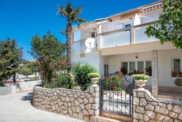 Apartments with parking space Povljana, Pag - 233, Book Lejlighed Kvarner hoteller med parkering, Parkering
