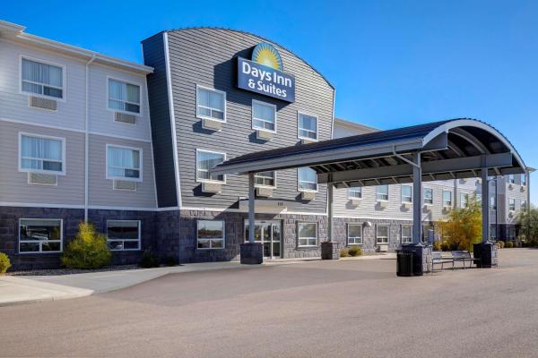 Days Inn & Suites by Wyndham Warman, Book Hotel Warman hoteller med pool, Swimmingpool
