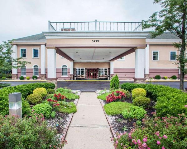 Clarion Hotel Palmer Inn, Book  Hoteller i New Jersey med pool, Swimmingpool
