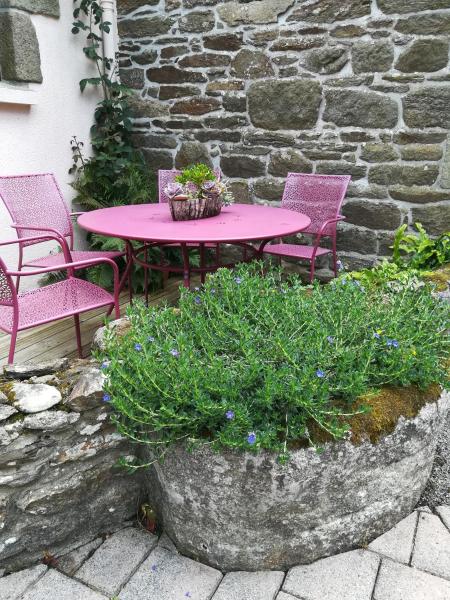 Chez Herveline Le Fer - Chambres et table dhôtes, Book Bed and Breakfast Bretagne hoteller med parkering, Parkering