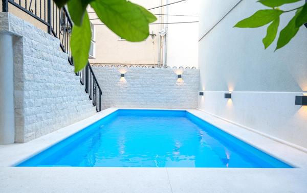 Heritage Residence in Center with pool