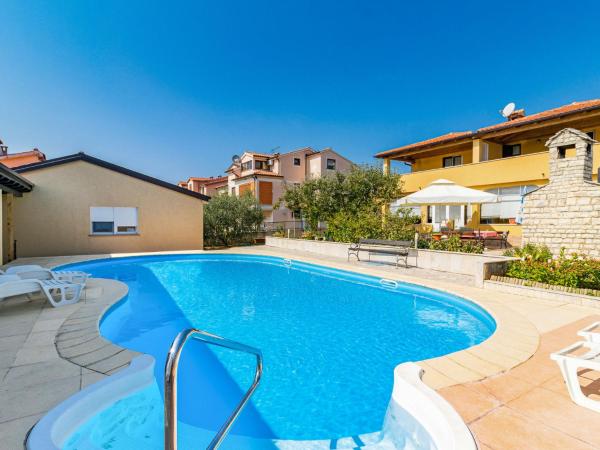 Apartment Dika by Interhome, Book Lejlighed Hoteller i Poreč Riviera med pool, Swimmingpool