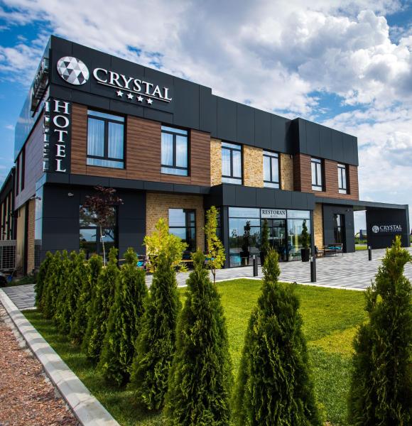 Hotel Crystal, Book Hotel Hoteller i Pećinci med parkering, Parkering