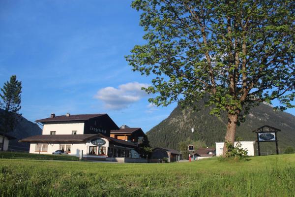 Pension Zeegershof, Book Pension Hoteller i Tyrol med parkering, Parkering