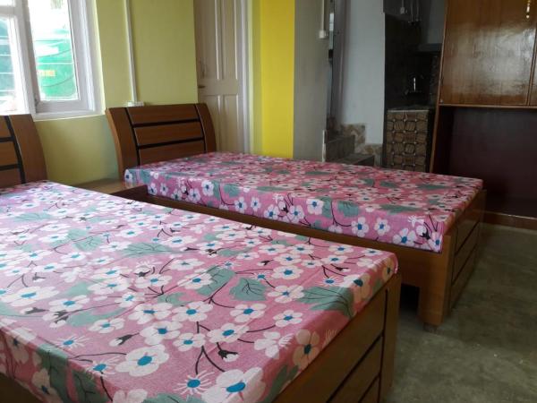 D'souza Homestay, Book Værelse i privat hjem Hoteller i West Bengal med parkering, Parkering