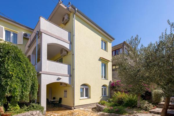 Apartments and rooms with parking space Kraljevica - 17589, Book Lejlighed Kvarner hoteller med parkering, Parkering