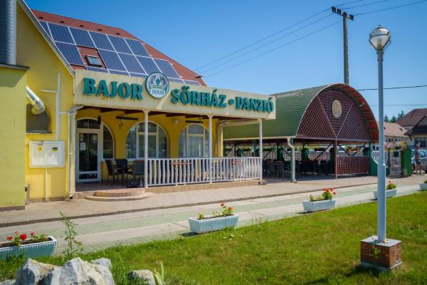 HBH Bajor Sörház Sólyomfészek Panzió, Book Bed and Breakfast  