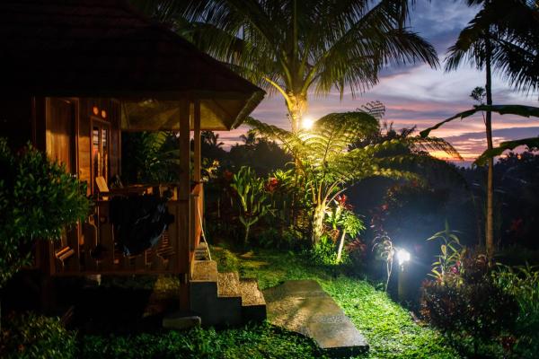 Wina Wani Bungalows Tetebatu, Book Værelse i privat hjem Tetebatu Lombok