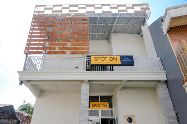 SPOT ON 2723 Gatsu Kost