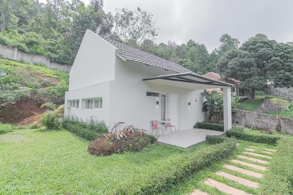 RedDoorz Resort Syariah near DCastello Ciater Subang, Book Pension West Java Gæstehuse, Pension