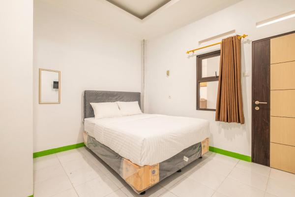 Oyo Life 2449 Sandila Residence