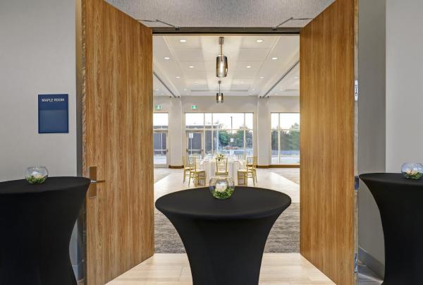 Holiday Inn Express - Kingston West by IHG, Book Hotel Ontario hoteller med parkering, Parkering