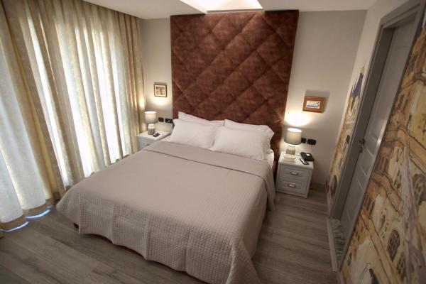 Vila Shard Boutique Hotel, Book Bed and Breakfast Hoteller i Tirana County med parkering, Parkering