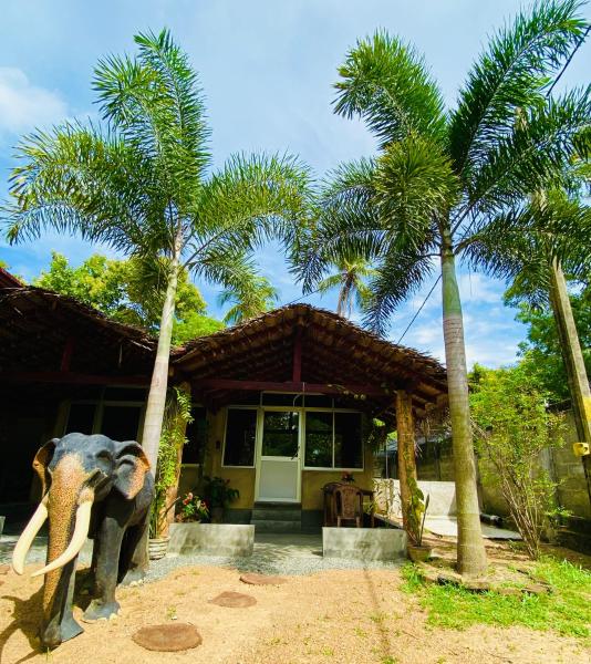 Rathnapriya Oasis, Book Pension Ampara 