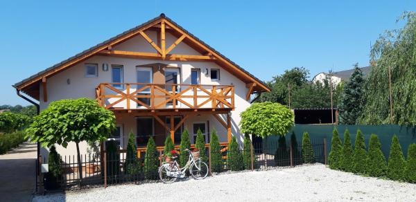 Flower Bike, Book Hotel Štúrovo 