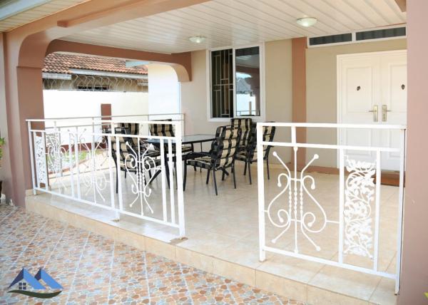 DanRitzcer Suites, Book Pension Hoteller i Greater Accra med parkering, Parkering