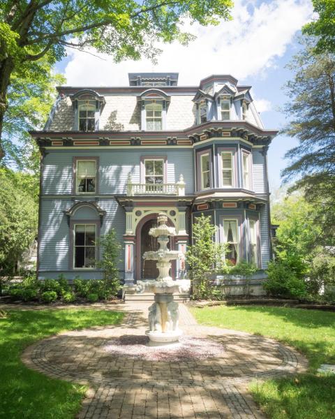 The Bevin House B&B, Book Bed and Breakfast East Hampton Connecticut