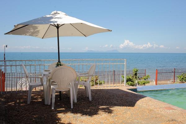 Lakeside Hotel