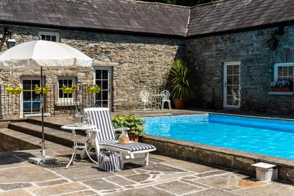 Ardnavaha House Poolside Cottages - see site, Book Feriehus Clonakilty 