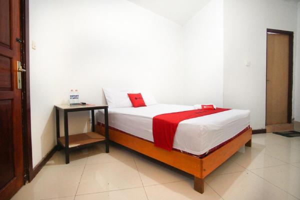 RedDoorz near Mal Abepura, Book Pension Billige hoteller i Papua