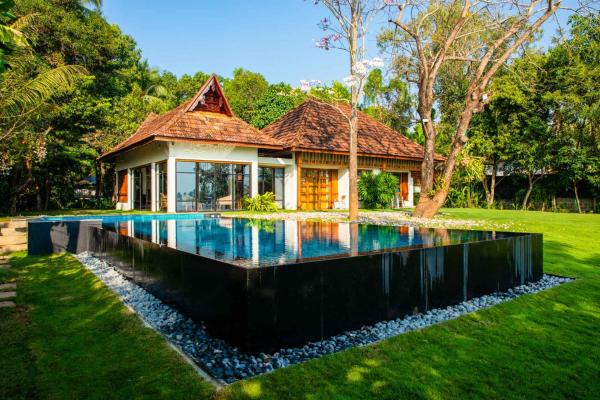 StayVista at Cheppanam House with Infinity Pool - Kochi, Book Villa  