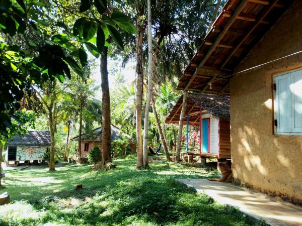 Hidden Well Hiriketiya, Book Hostel / Vandrerhjem Nilwella Southern Province