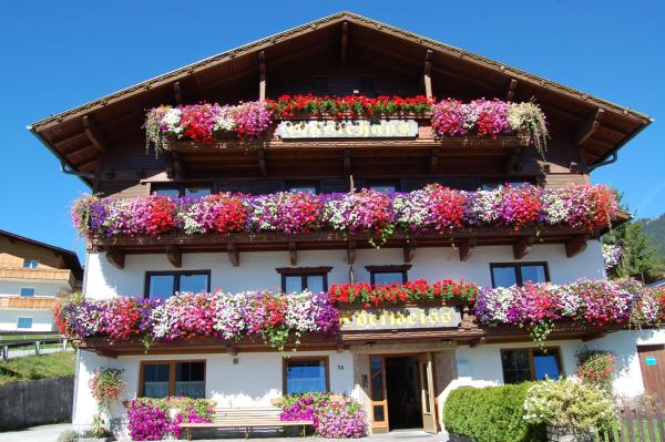 Gästehaus Edelweiss, Book Lejlighed Hoteller i Tyrol med parkering, Parkering
