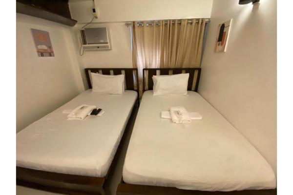 E Relaxed Haven Transient House, Book Hotel Luzon hoteller med parkering, Parkering
