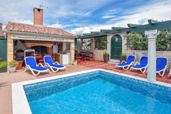 Apartments Jacqueline, Book Lejlighed Hoteller i Pakostane med pool, Swimmingpool