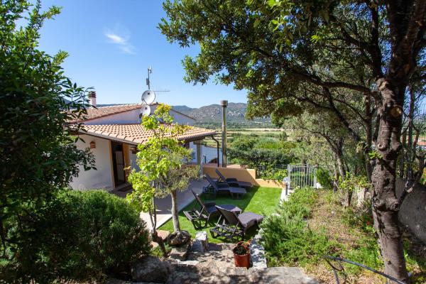 La Casa in Collina - affittacamere con vista mare, Book Pension Lu Lioni San Teodoro