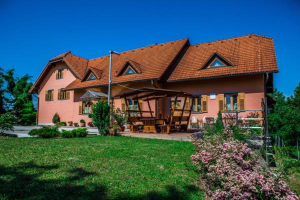 Turistična kmetija Protner, Book Landbrugsophold Pernica 