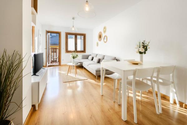 Apartamento de montaña y ESQUÍ en el Pirineo Aragonés, Villanúa - WIFI, Book Lejlighed Aragonien hoteller med pool, Swimmingpool