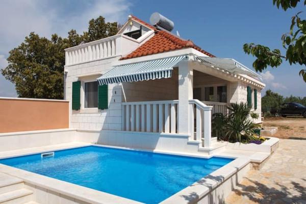 Charming Villa in Pučišća + Pool, Book Villa Pucisca Brac