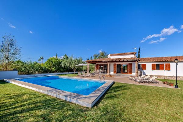 Beach Villa Can Carles by Sealand Villas, Book Villa Port de Pollença 