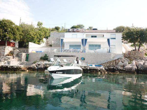 Villa Beline right by the sea heated swimming pool sauna and parkings, Book Villa Hoteller i Zadar County med pool, Swimmingpool