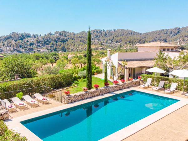 Villa Son Maguet for 12 persons with private pool and beautiful views, Book Villa Selva 