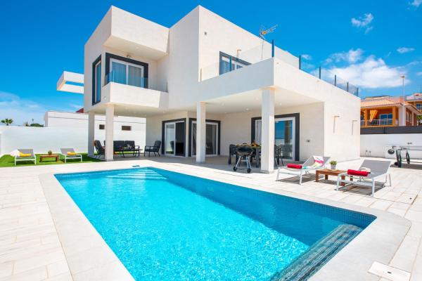 Villa Shasya Costa Adeje with air conditioning, Book Villa Tenerife hoteller med pool, Swimmingpool