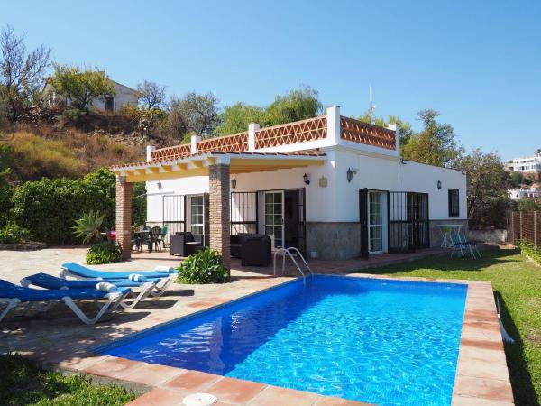 Nerja Paradise Rentals - Villa Los Girasoles, Book Villa Hoteller i Axarquía med pool, Swimmingpool