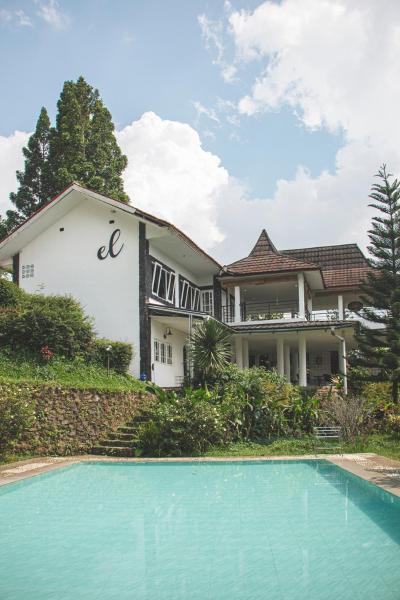 Villa Eldorado By The Villas 100, Book Villa Cisarua Villas, Villa