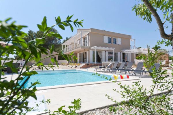 Villa BELLA - beautiful and modern house with pool, souna, jacuzzi & playground, Ližnjan - Istra, Book Villa Hoteller i Pula Riviera med pool, Swimmingpool