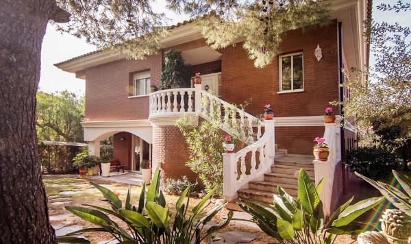 TarracoHomes, Villa Cala Crancs con Piscina Privada y Mesa de Billar, Book Villa Salou Tarragonès