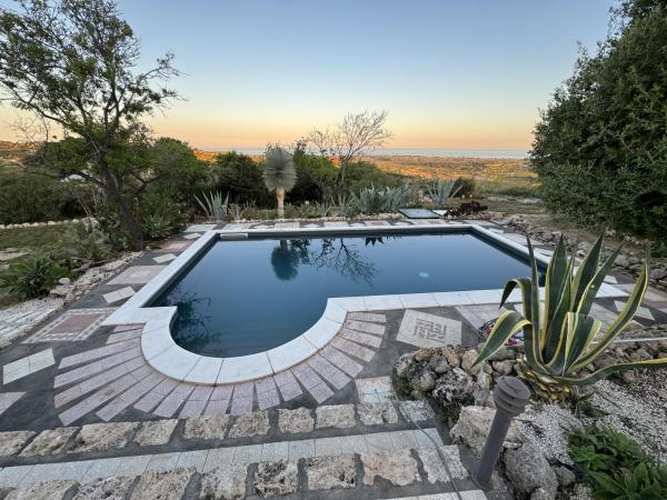 Villa La Cava del Val di Noto con piscina privata, Book Villa Sicilien Sommerhuse, Hytte