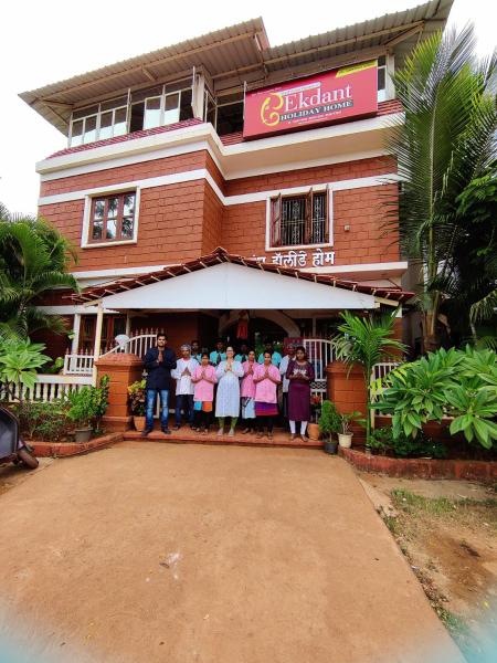 Redstone House by Ekdant Holiday Home, Book Hotel Hoteller i New Delhi med pool, Swimmingpool