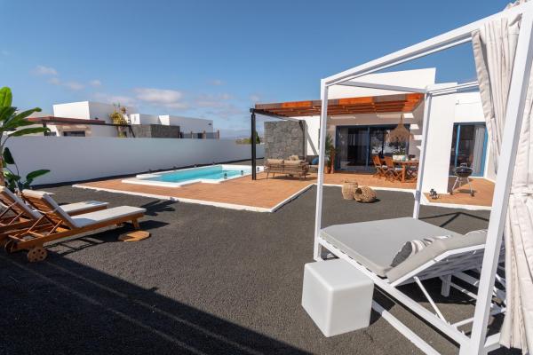 Villa Famara by Villalia, Book Villa Hoteller i Canary Islands med parkering, Parkering