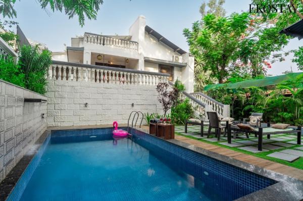 EKO STAY- Villa BLANCO, Book Villa Hoteller i New Delhi med pool, Swimmingpool