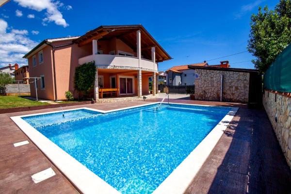 Villa Anita, Book Villa Hoteller i Pula Riviera med pool, Swimmingpool