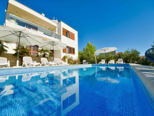 Apartment Villa Malu Sun I by Interhome, Book Lejlighed Hoteller i Zadar County med pool, Swimmingpool