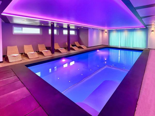 Villa Natica, Book Feriehus Hoteller i Liège med pool, Swimmingpool