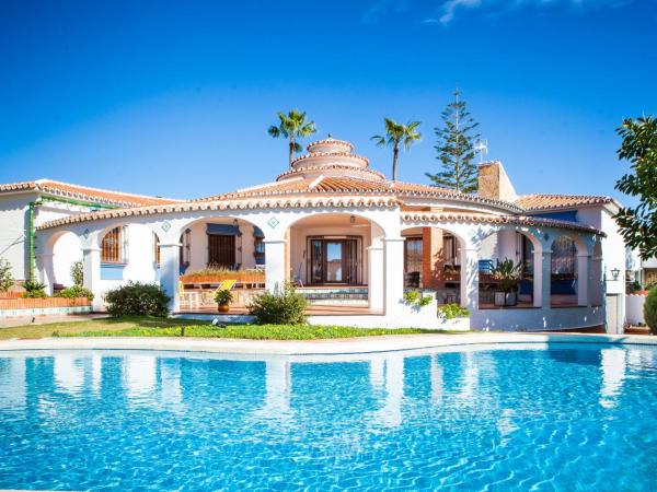 Villa Zurbarán by the Sea by Interhome, Book Villa Hoteller i Axarquía med pool, Swimmingpool